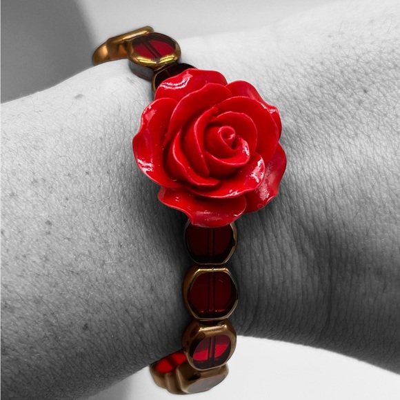 Jewelry - RED GOLD ROSE GLASSES BEADED BRACELET